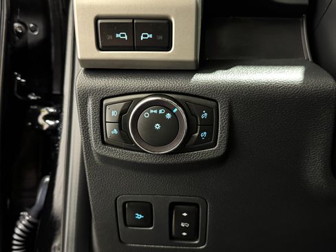 Used 2022 Ford F350 Lariat w/ Black Appearance Package image 29