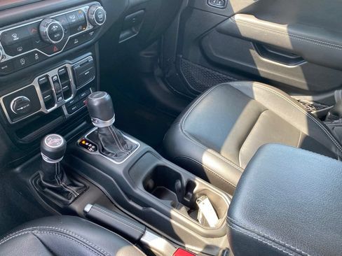 Used 2021 Jeep Gladiator Overland w/ Popular Equipment Package AWD/4WD image 24