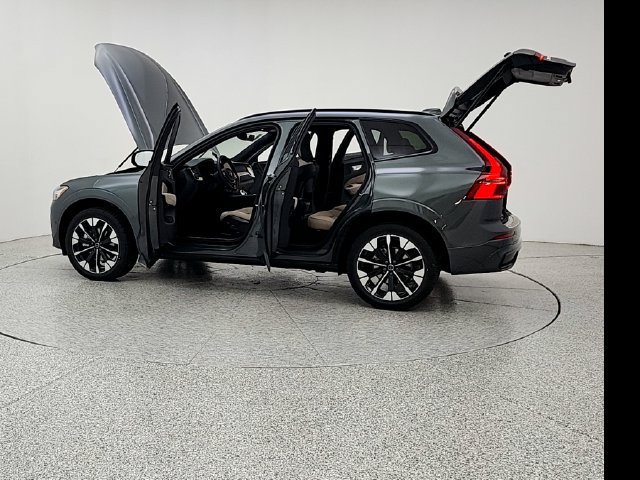 New 2027 Volvo XC60 B5 Plus AWD/4WD image 12