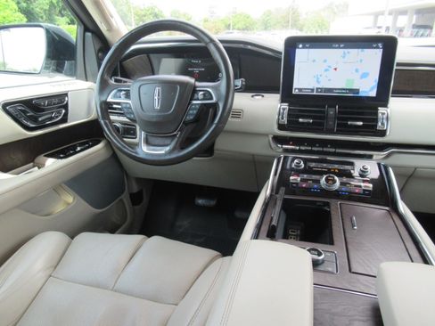 Used 2019 Lincoln Navigator Reserve AWD/4WD image 13