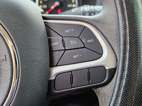 Used 2021 Jeep Renegade Sport FWD image 11