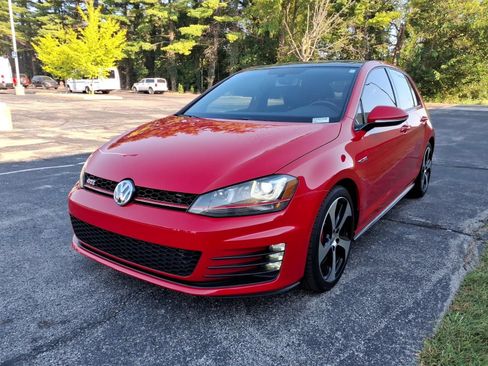 Used 2017 Volkswagen GTI SE FWD image 4