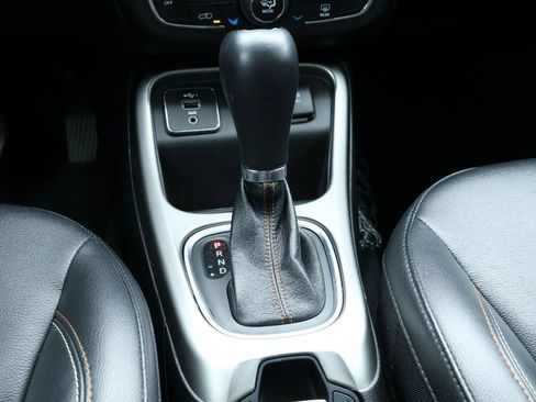 Used 2019 Jeep Compass Latitude FWD image 17