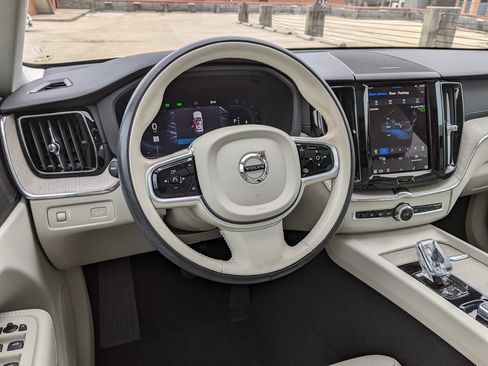 Used 2022 Volvo XC60 B5 Inscription w/ Advanced Package image 14