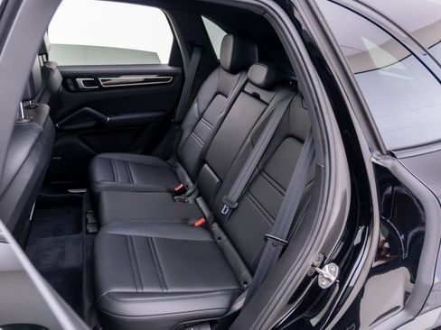 Certified 2023 Porsche Cayenne Platinum Edition AWD/4WD image 19