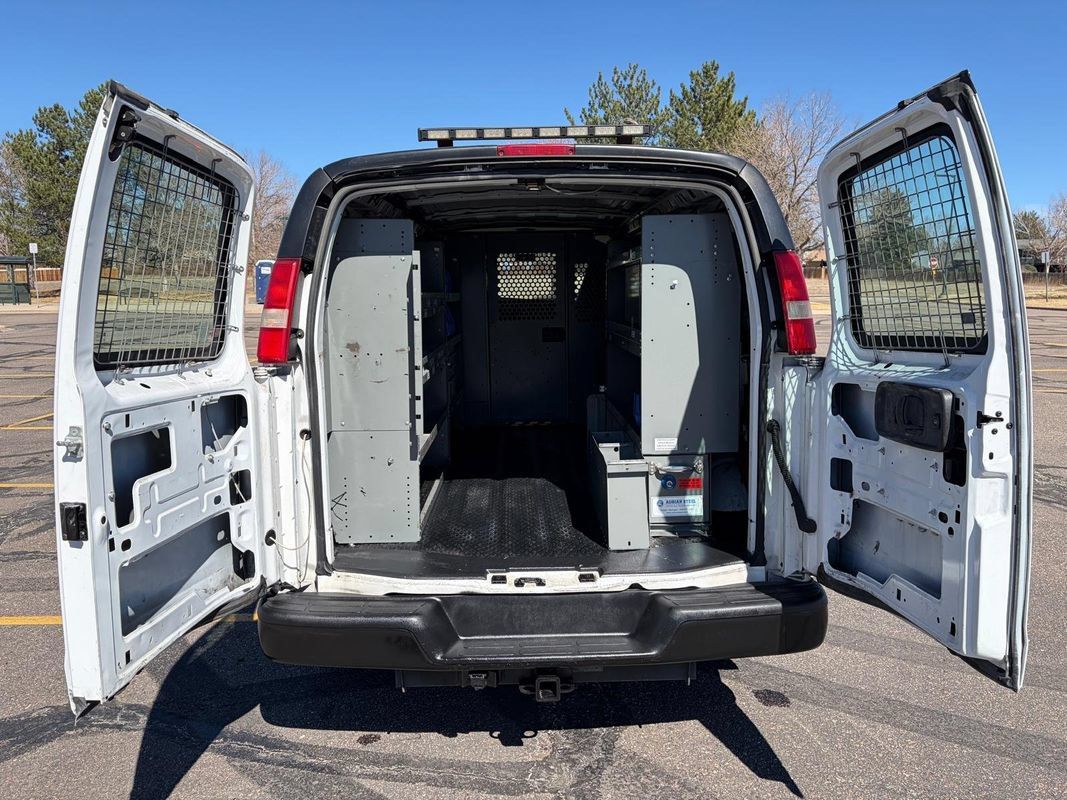 Used 2009 GMC Savana 3500 RWD image 18