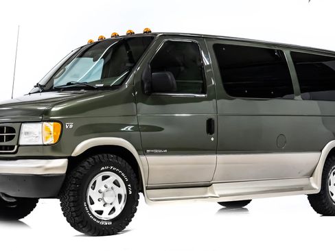 Used 2002 Ford E-350 and Econoline 350 Van image 3