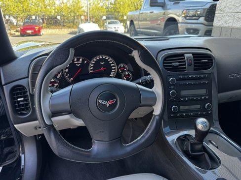 Used 2006 Chevrolet Corvette Coupe w/ Performance Package image 25