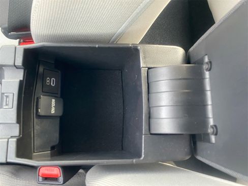 Used 2025 Toyota Corolla LE image 23