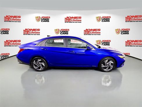 Certified 2024 Hyundai Elantra SEL w/ Convenience Package image 19