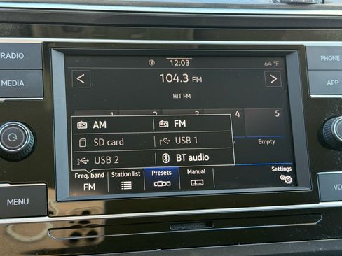 Used 2022 Volkswagen Tiguan S image 10