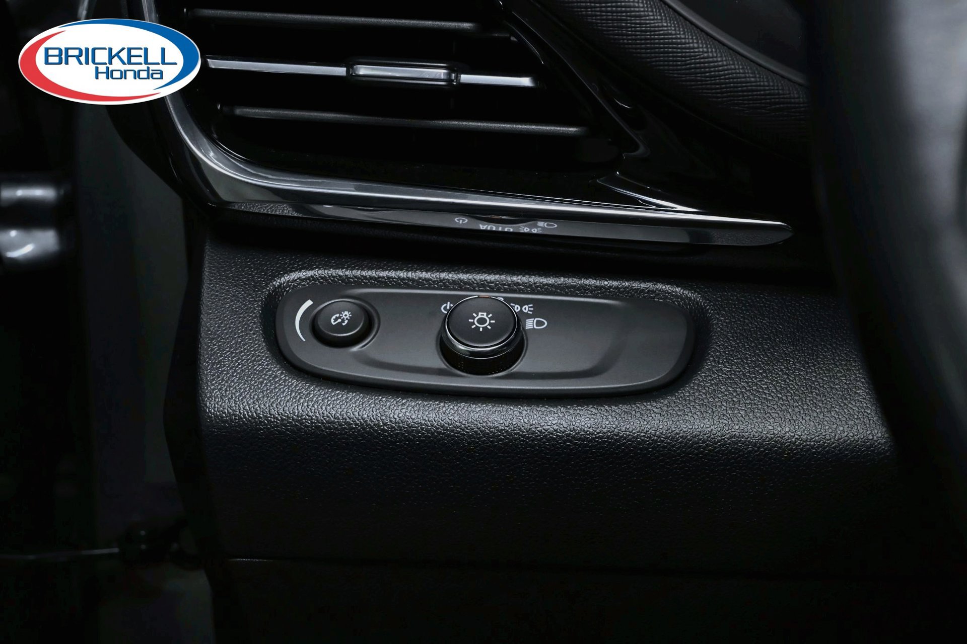 Used 2025 Buick Envista Sport Touring w/ Convenience I Package FWD image 34
