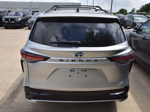 Used 2023 Toyota Sienna XSE w/ XSE Plus Package FWD image 6