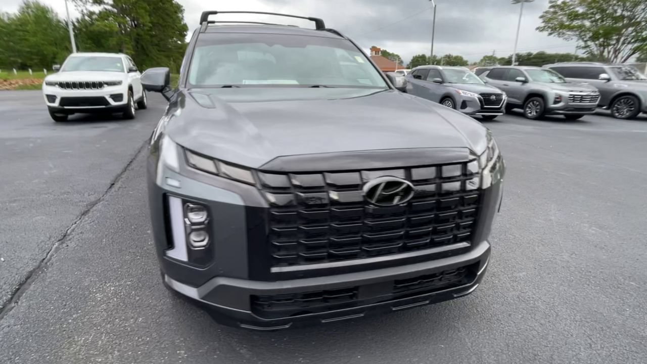 Used 2025 Hyundai Palisade XRT FWD image 3