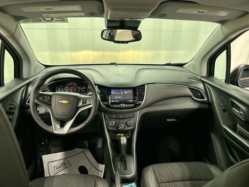 Used 2022 Chevrolet Trax LT w/ Driver Confidence Package image 18