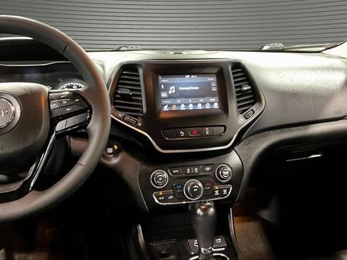 Used 2021 Jeep Cherokee Latitude Plus FWD image 9