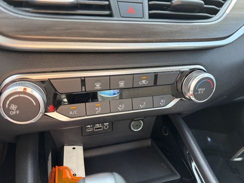 Used 2024 Nissan Altima 2.5 SV FWD image 23