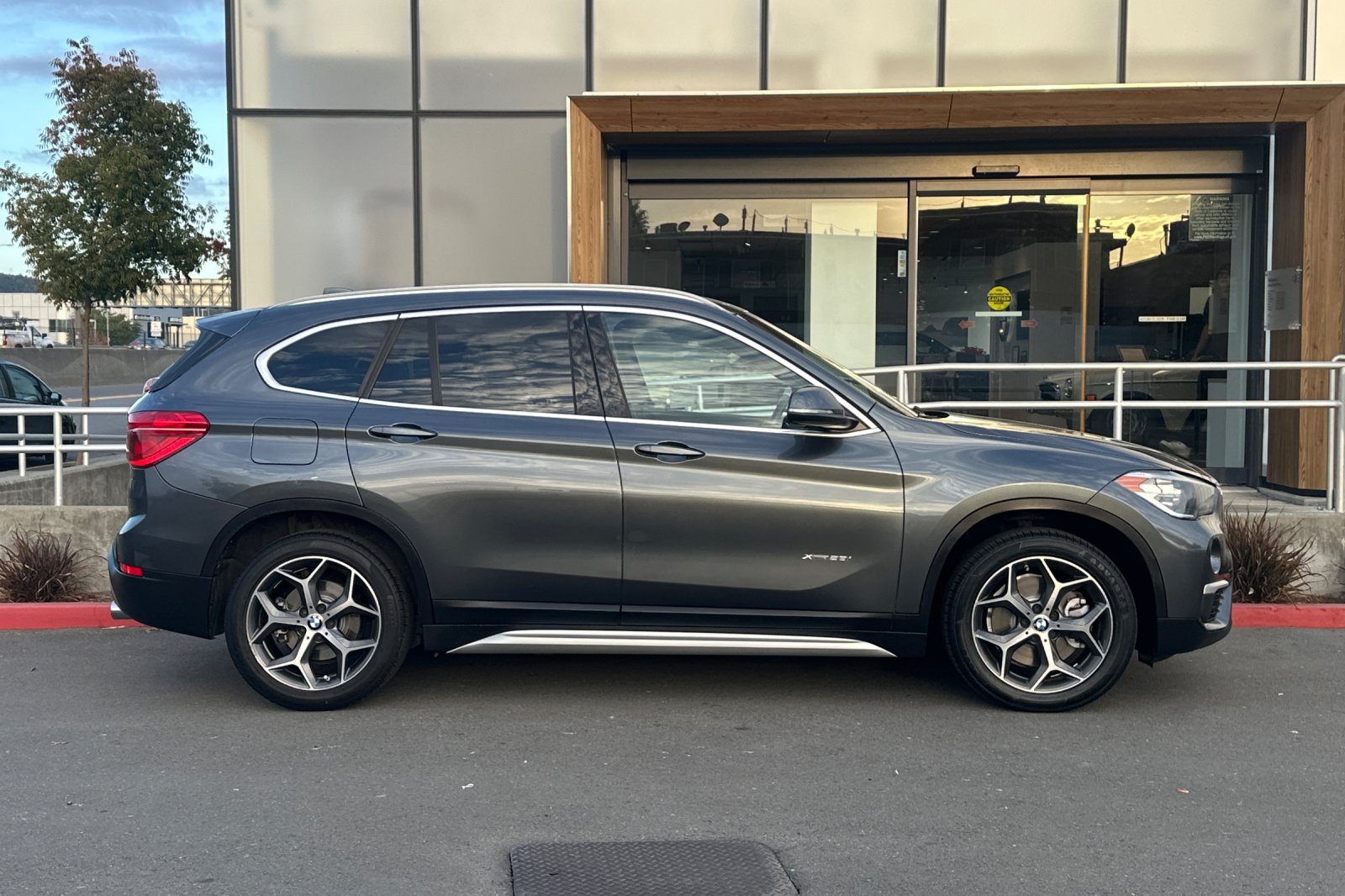 Used 2018 BMW X1 xDrive28i AWD/4WD image 8