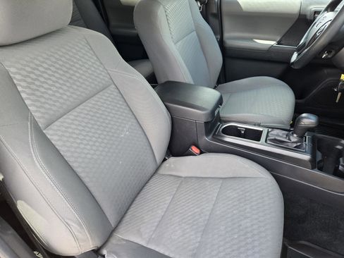 Used 2022 Toyota Tacoma SR w/ SR Convenience Package image 10