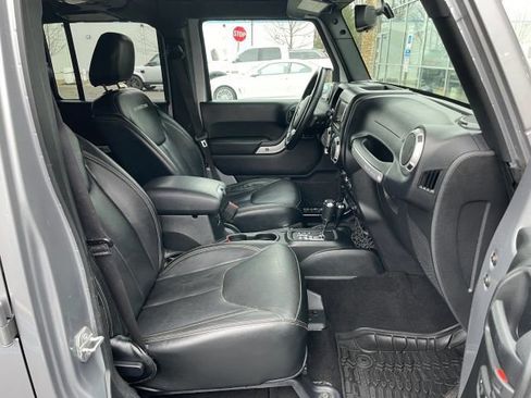Used 2017 Jeep Wrangler Unlimited Rubicon w/ Connectivity Group AWD/4WD image 29