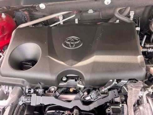 Used 2021 Toyota RAV4 LE FWD image 10