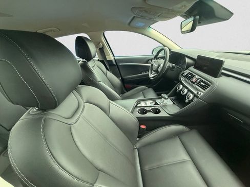 Used 2023 Genesis G70 2.0T image 10