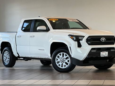Certified 2025 Toyota Tacoma SR5 image 2