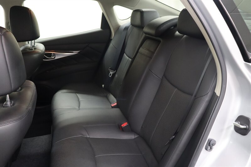 Used 2013 INFINITI M35 w/ Premium Pkg RWD image 29