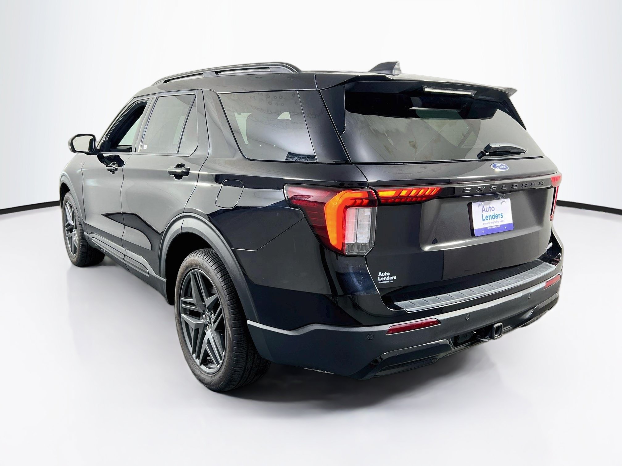 Used 2025 Ford Explorer ST-Line w/ Premium Package AWD/4WD image 7