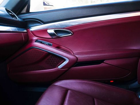 Used 2017 Porsche 718 Boxster RWD image 46