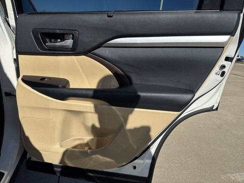 Used 2014 Toyota Highlander XLE image 20