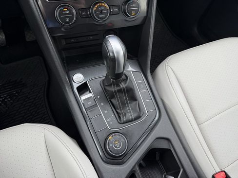 Used 2021 Volkswagen Tiguan SE image 24