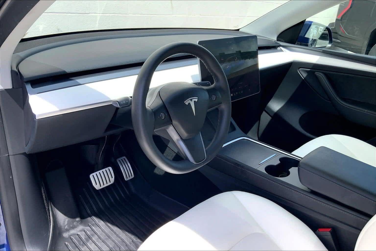 Used 2023 Tesla Model Y Long Range AWD/4WD image 2