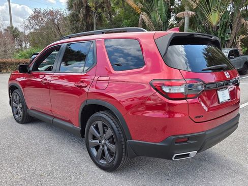 Certified 2023 Honda Pilot Sport image 5