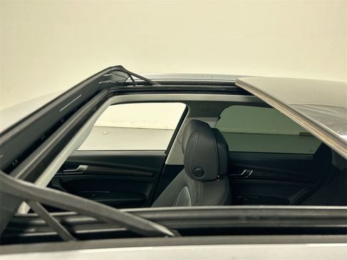 Used 2022 Audi Q5 2.0T Premium w/ Convenience Package image 19