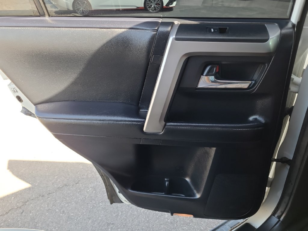 Used 2020 Toyota 4Runner SR5 AWD/4WD image 29
