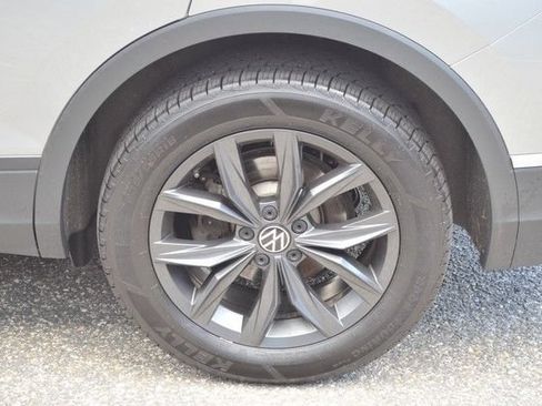 Used 2024 Volkswagen Tiguan SE AWD/4WD image 12