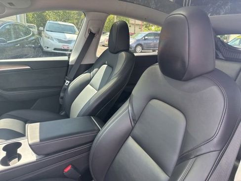 Used 2024 Tesla Model Y Long Range AWD/4WD image 10
