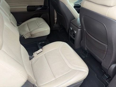 Used 2020 Ford Explorer Platinum w/ Premium Technology Package AWD/4WD image 41