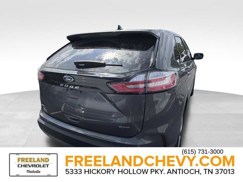 Used 2024 Ford Edge SEL w/ Convenience Package AWD/4WD image 3