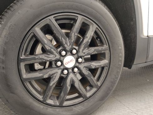 Used 2018 GMC Acadia SLT image 31