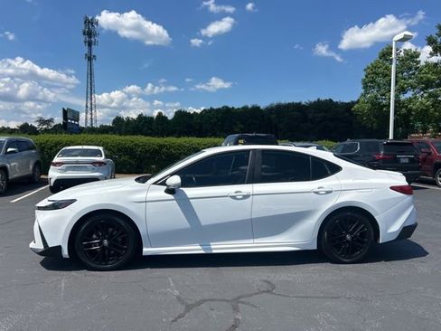 Used 2025 Toyota Camry SE w/ Convenience Package FWD image 10
