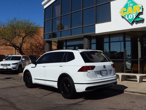 Used 2022 Volkswagen Tiguan SE R-Line image 9