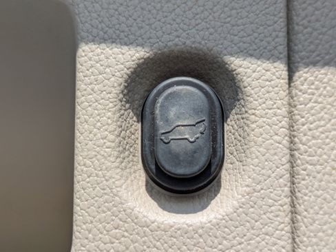 Used 2018 Cadillac Escalade Luxury image 8