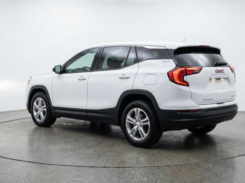 Used 2024 GMC Terrain SLE image 6