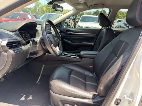 Used 2023 Nissan Altima 2.5 SR FWD image 12