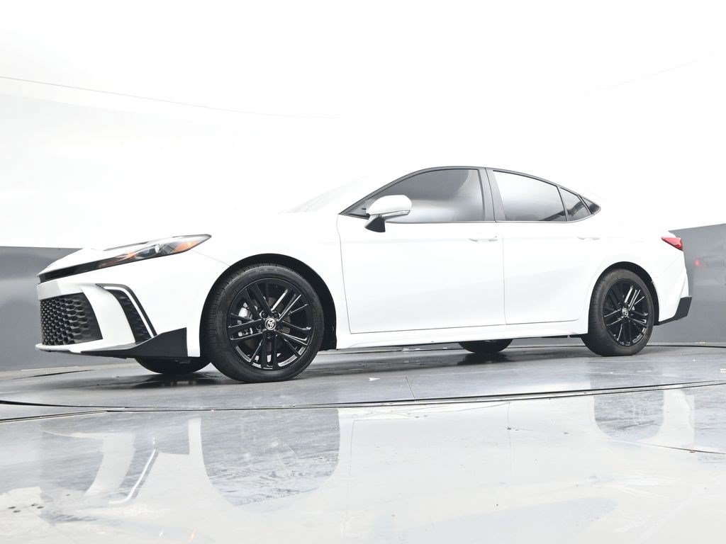Used 2026 Toyota Camry SE FWD image 35