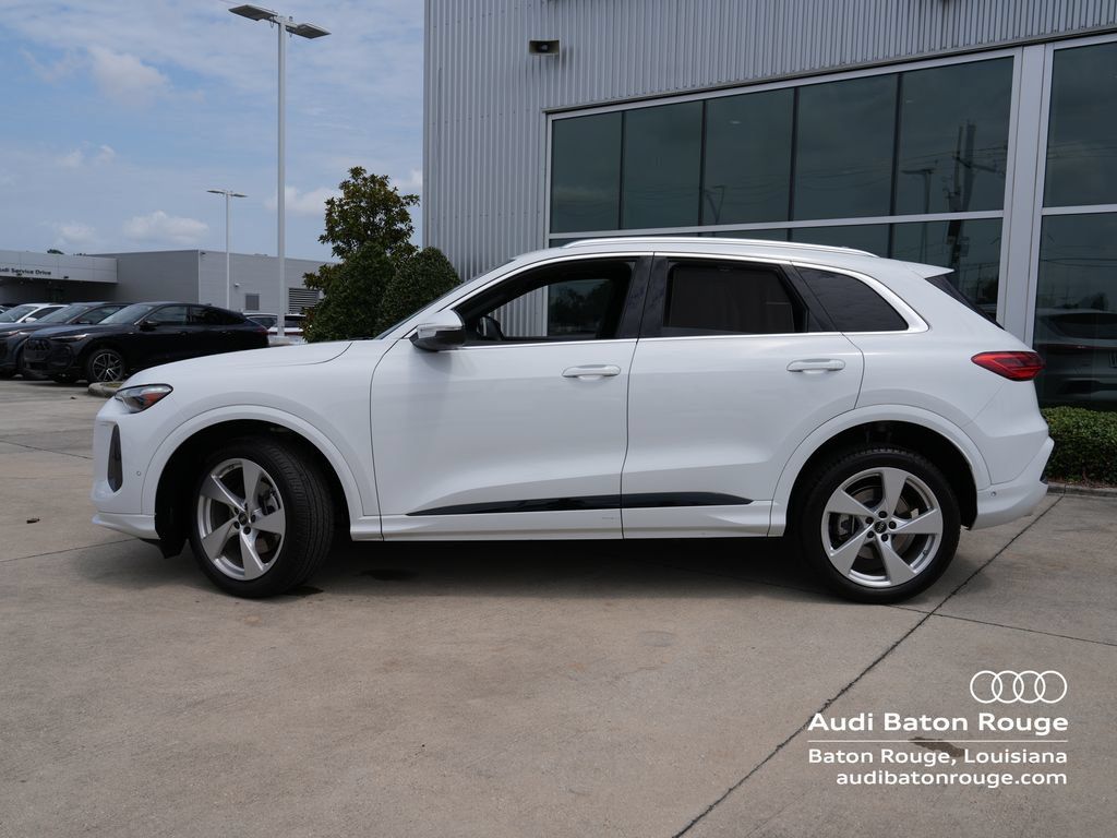 Used 2025 Audi Q5 Premium Plus w/ Premium Plus AWD/4WD image 2