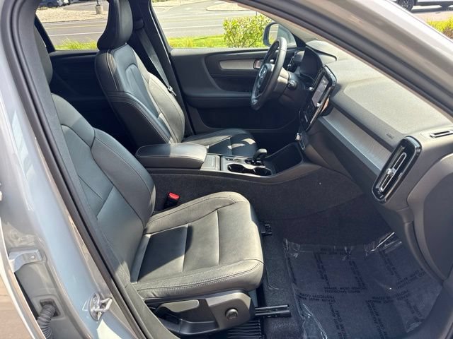 Certified 2025 Volvo XC40 B5 Core w/ Protection Package Premier AWD/4WD image 15