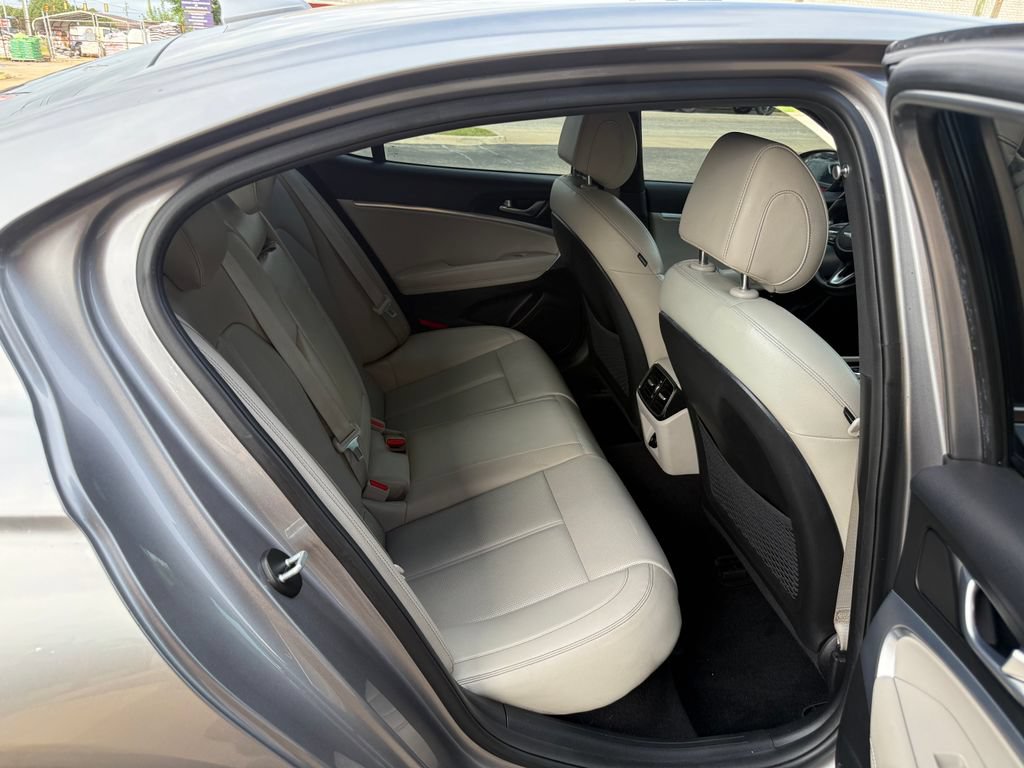Used 2022 Genesis G70 2.0T RWD image 17